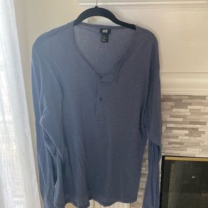 Long sleeved light material tshirt